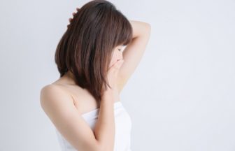 脇が臭い！もしかしてワキガ？自分でできる臭い対策法